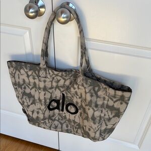 ALO Yoga Gray Tie-Dye Women's Tote Bag